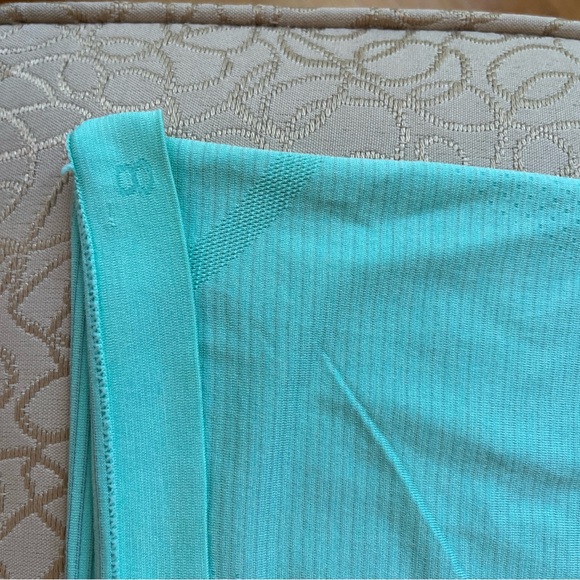 Lululemon —never worn! - Picture 4 of 4